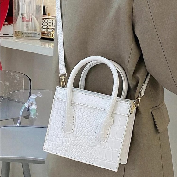 Alligator Structured Hand Bag - Picture 4 of 5